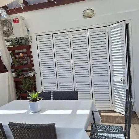 Olly Apartment